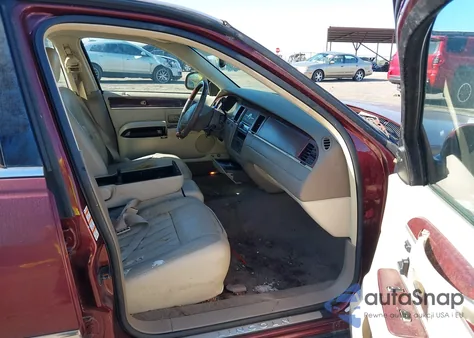 2003 Lincoln Town Car Signature from USA, damaged, VIN 1LNHM82W03Y604379